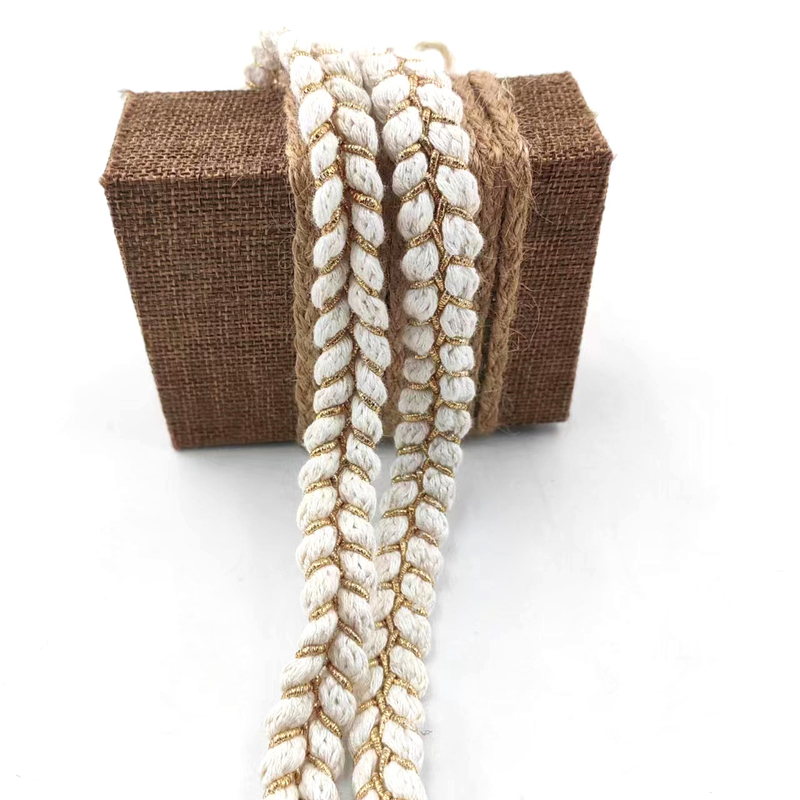 Le ruban à tresses croisées pour vêtements pour femmes