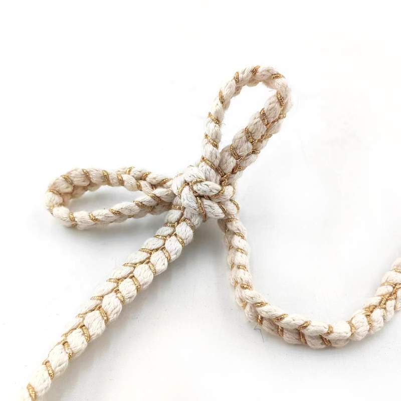 Le ruban à tresses croisées pour vêtements pour femmes