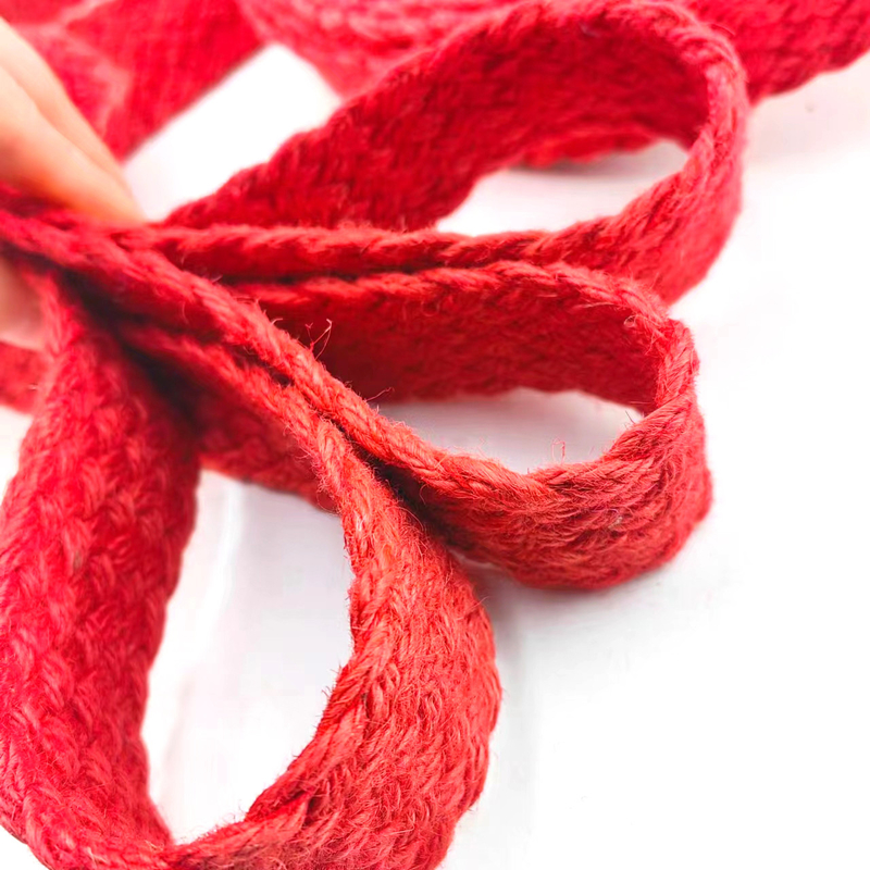 Ceinture tressée en jute de hareng rouge durable avec des rubans tissés colorés