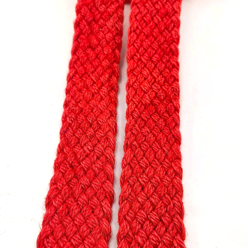 Ceinture tressée en jute de hareng rouge durable avec des rubans tissés colorés