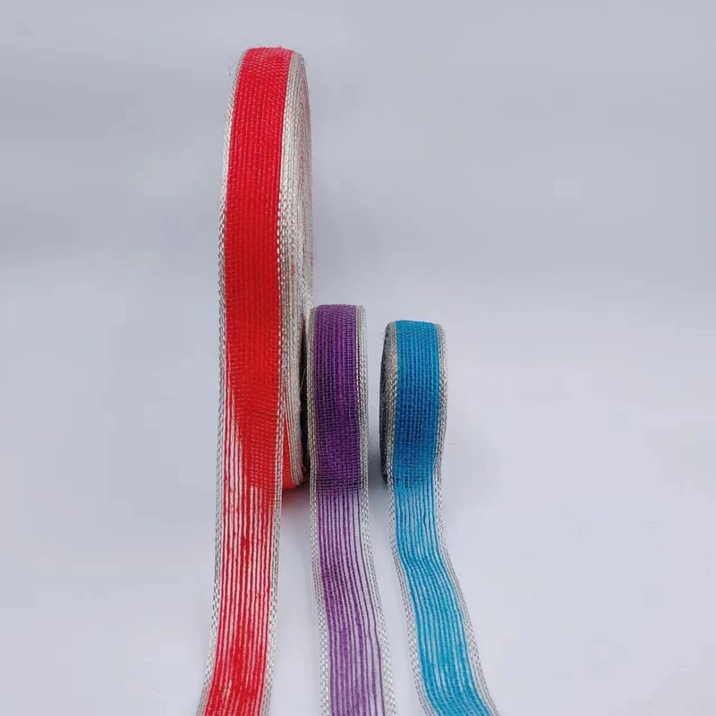 La ligne de pêche en or de Phnom Penh, une boîte-cadeau de couleur jute, un ruban à bande décoratif