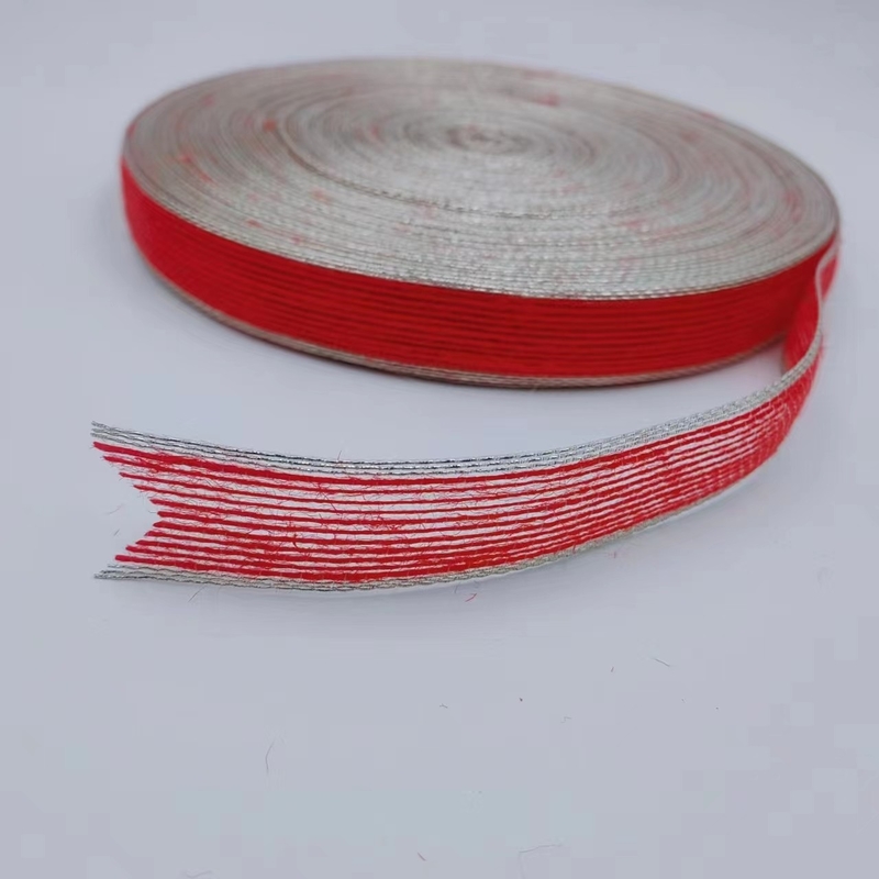 La ligne de pêche en or de Phnom Penh, une boîte-cadeau de couleur jute, un ruban à bande décoratif