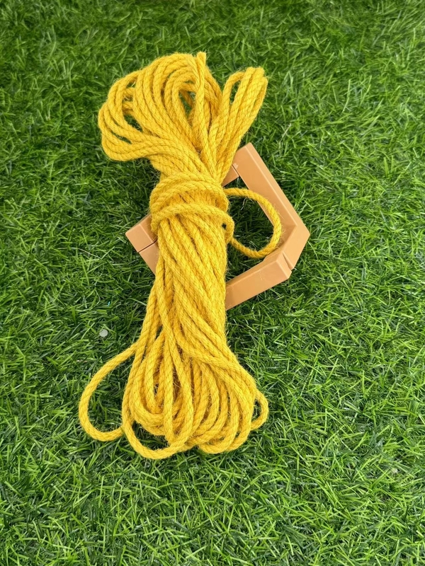 Cords à longue traction jaune à 30 ans d' expérience.